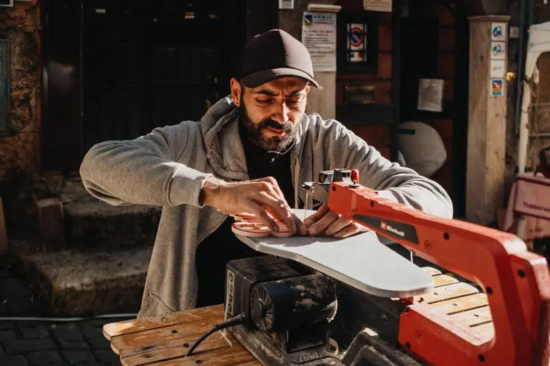 Arrosticini e brace con volontario